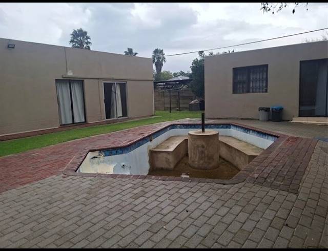 21 BEDROOM GUEST HOUSE FOR SALE IN THREE RIVERS